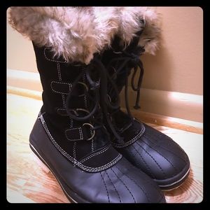 Black and fur winter boots!